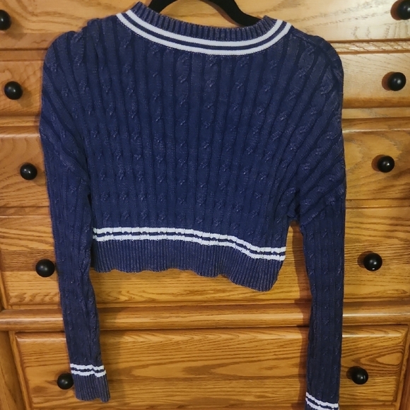 Forever 21 Blue V-Neck Cropped Cableknit Preppy Sweater - Picture 5 of 5